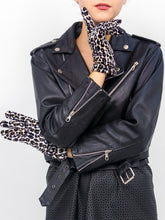 Load image into Gallery viewer, Leopard Velveteen Gloves - Just Jamie